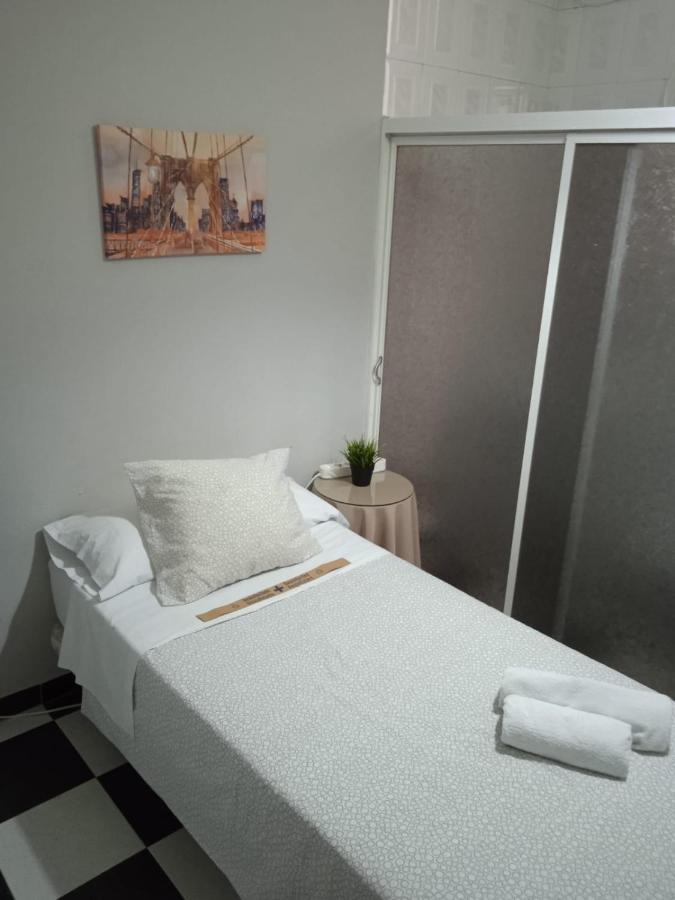 Pension Hidalgo 2 Utrera Extérieur photo